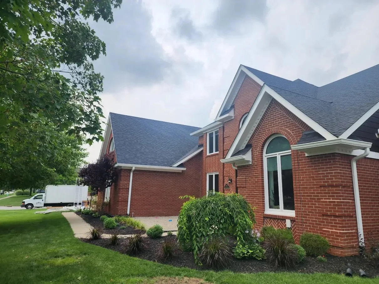 Bryant's Seamless Guttering finished exterior project photo for the Whiteland area